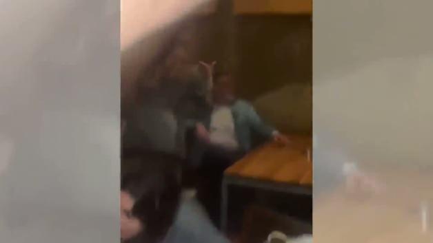 Ozan G&uuml;ven'e kadınlardan b&uuml;y&uuml;k tepki! Mekandan kovuldu 