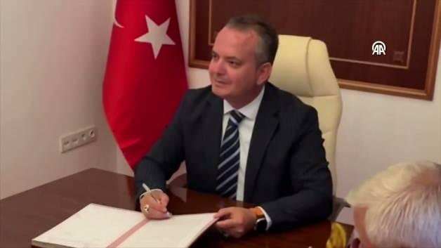 Annesine verdiği s&ouml;z&uuml; tuttu, 500 milyon liralık m&uuml;lk&uuml;n&uuml; eğitime bağışladı