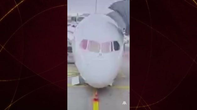 Frankfurt Havalimanı'nda ön iniş takımı çöken yolcu uçağı