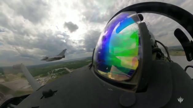 Fransız savaş jetlerinin Baltık semalarında görev yaparken çekilmiş temsili bir fotoğrafı.