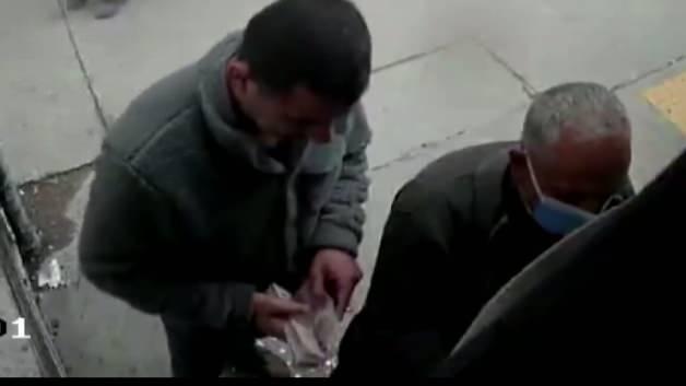 Adana'da ATM önünde hırsızlık yapan şahsın yakalanma operasyonu