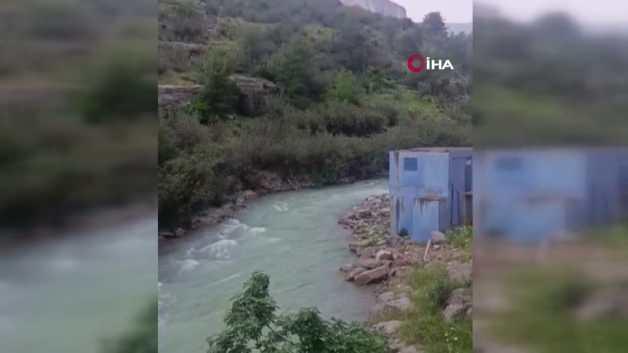 Karaisalı'da Eğlence Çayı'nda kaybolan genç için arama kurtarma çalışmaları