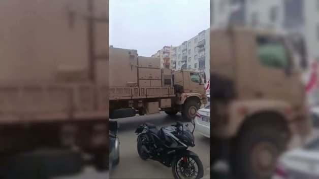 Sinop'ta askeri füze konvoyu karayolunda ilerliyor.