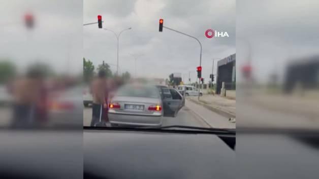 Adana'da trafikte yaşanan arbede anı