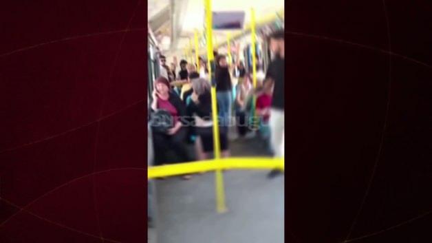 Metro vagonunda tartışma anı