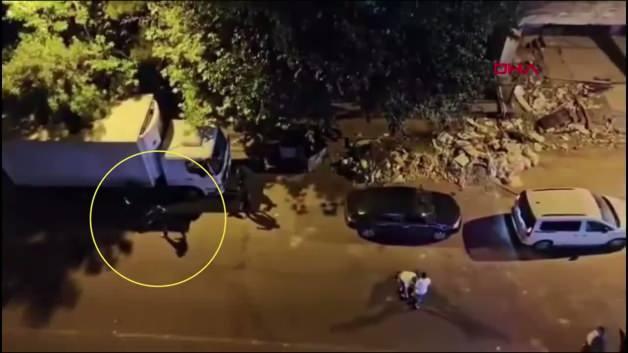 Diyarbakır’da 1 kişinin silahla yaralandığı silahlı kavga kamerada Diyarbakır’da 1 kişinin silahla yaralandığı silahlı kavga kamerada