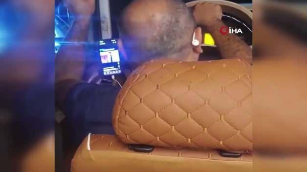 Esenyurt'ta seyir halindeki minibüsün şoförü, direksiyon başında telefonundan video izlerken görüntülendi.