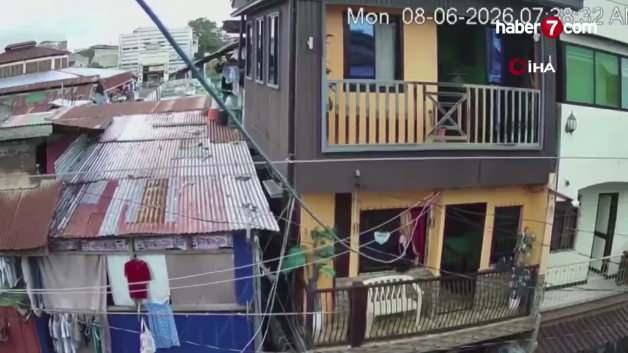 Filipinler'de 7.8 büyüklüğünde deprem meydana geldiği anı gösteren bir görsel.