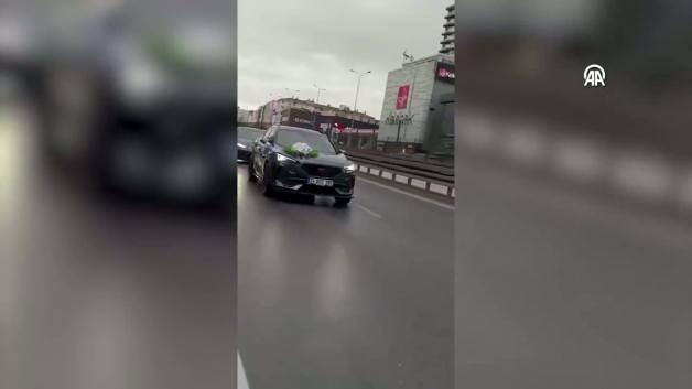 Trafikte tehlikeli konvoy oluşturan araçlar ve kesilen cezaları gösteren bir haber görseli.