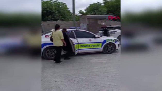 Polis ekipleri, LGS sınavına geç kalan bir öğrenciyi sınav merkezine yetiştiriyor.