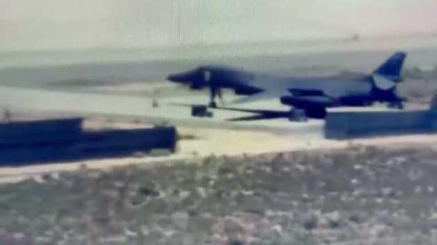ABD'ye ait B-52 bombardıman uçağının düştüğü alandan ilk görüntüler.
