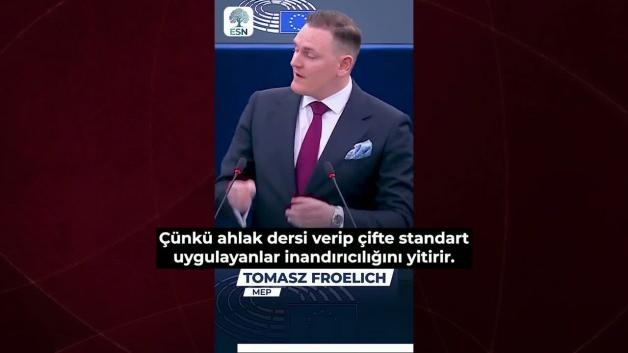 Alman vekil Tomasz Froelich, AB'ye yönelik eleştirilerini dile getiriyor.