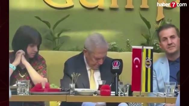 Aziz Yıldırım ve kızı Yaz Yıldırım'ın bir etkinlikte çekilmiş fotoğrafı.