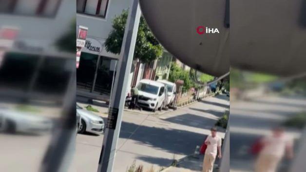Eskişehir'de eşini rahatsız ettiği iddiasıyla bir kişiyi iki bacağından vuran şüpheli, olay yerinde turnike uygulayıp suç aletiyle birlikte yakalandı.
