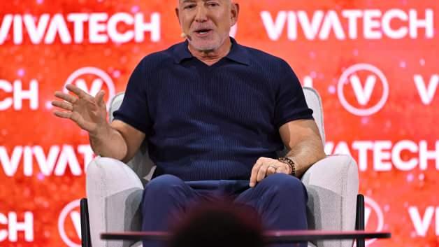 Jeff Bezos, VivaTech etkinliğinde konuşma yaparken