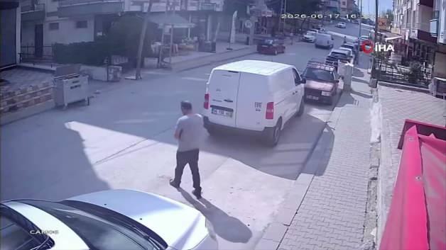 Hareket halindeki kamyoneti durduran fırıncı güvenlik kamerası görüntüsü