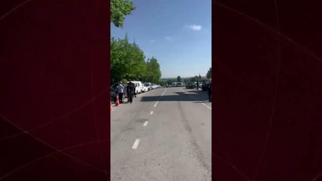Konya'da YKS'ye girecek bir öğrencinin polis desteğiyle sınav salonuna yetiştirilmesini gösteren temsili bir görsel.