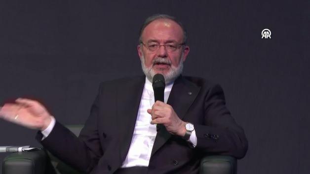 Prof. Dr. Mehmet Görmez açıklama yaparken