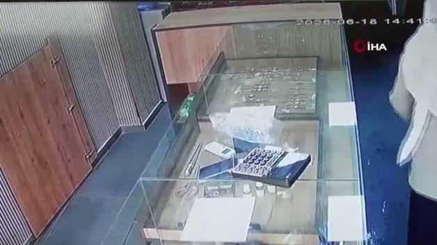 Siverek'te kuyumcuya giren dananın güvenlik kamerası görüntüleri
