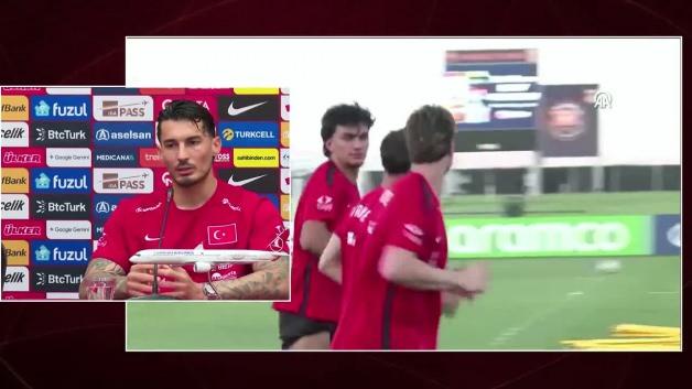 A Milli Futbol Takımı kalecisi Uğurcan Çakır ve stoperi Samet Akaydın basın toplantısında konuşurken