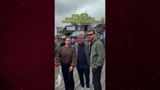 Şenol Güneş, ABD'de taraftarlarla bir aradayken çekilmiş bir fotoğraf.