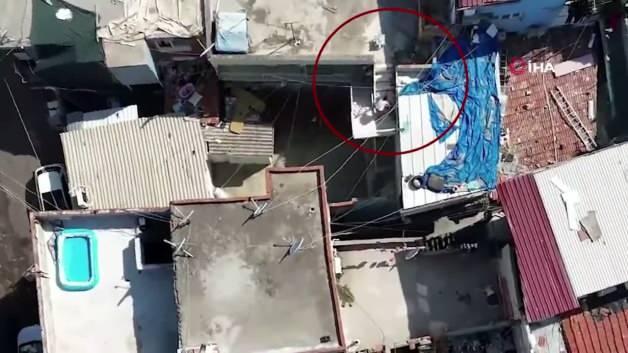 İzmir'de düzenlenen operasyon sonrası polis ekipleri