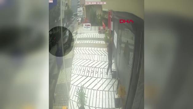 Erhan Karaali'nin aracına takip cihazı takıldığı anlara ait güvenlik kamerası görüntüsü.