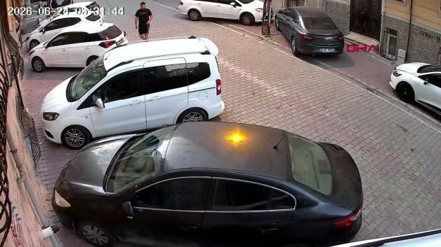 Esenyurt'ta silahlı saldırı anı güvenlik kamerası görüntüsü.