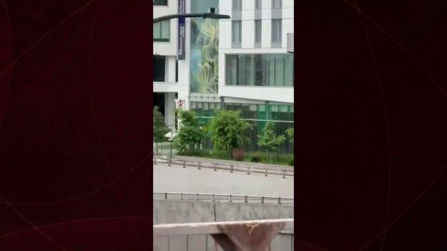 Kanada'da bir polis memurunun hayatını kaybettiği saldırıya ilişkin haber görseli.