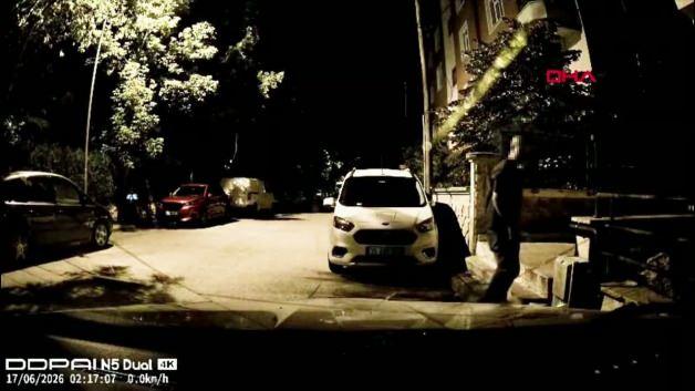 Konya'da bir otomobile park yeri nedeniyle zarar verildi.