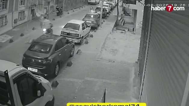 Küçükçekmece'de bir çocuğa çarpan motosiklet sürücüsünün kaçış anı güvenlik kamerası görüntüsünde.