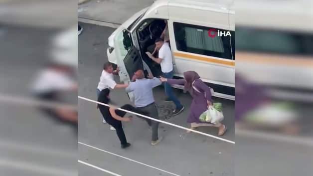 Esenyurt'ta yaşanan sopalı saldırı ve silahlı tehdit olayına ilişkin polis müdahalesi.