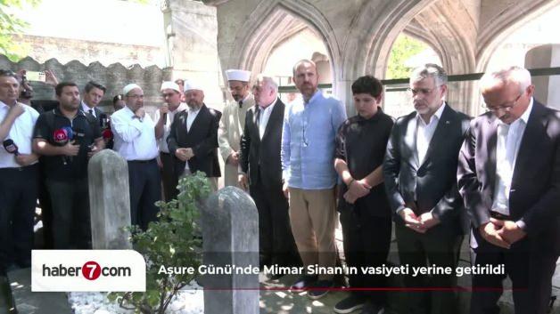 Süleymaniye Camii önünde aşure dağıtımı