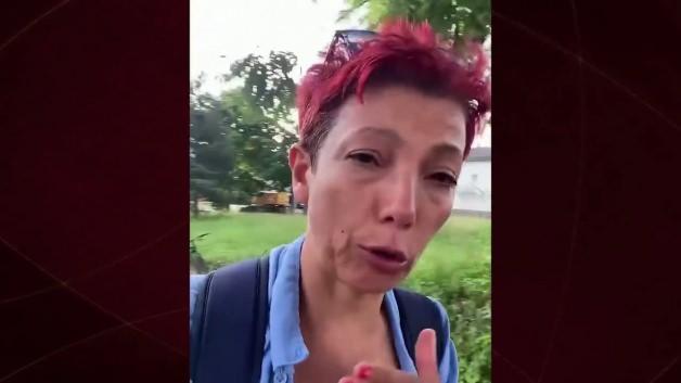 Norveç'te otobüste Türklere selam veren bir kadının duygusal anları.