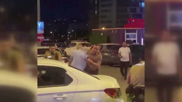 Olay yerinde inceleme yapan polis ekipleri