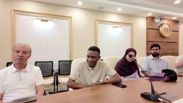Kayseri'de Müslüman olan Zambiyalı öğrenci Dominic Singoma