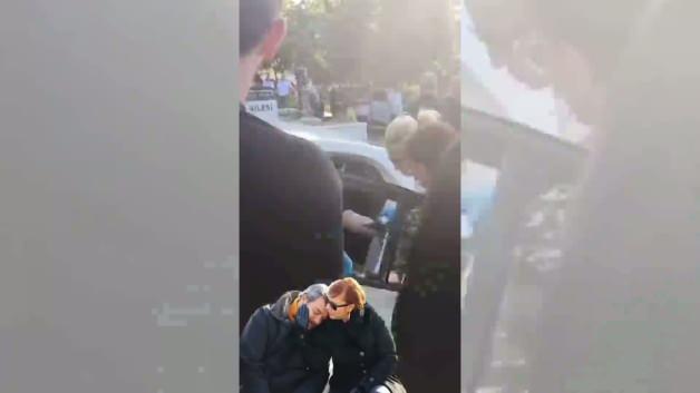 27 yıllık hayat arkadaşı Kadir İnanır'ı kaybeden J&uuml;lide Kural cenazede fenalaştı!
