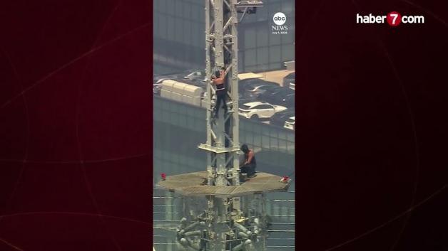 Empire State Binası'nın tepesinde evlilik teklifi yapan çift.