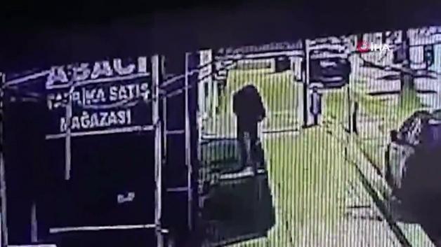 Çay ocağını ateşe veren şüphelinin güvenlik kamerası görüntüsü