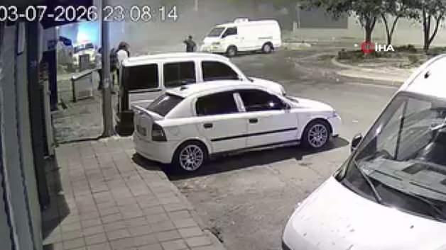 Çorlu'da meydana gelen apartman patlamasının ardından alev ve dumanların yükseldiği anı gösteren güvenlik kamerası görüntüsü.