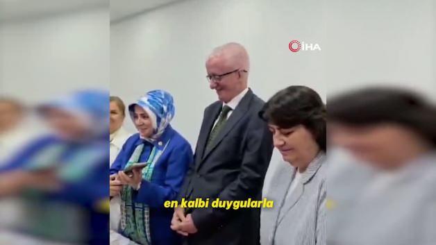 Cumhurbaşkanı Recep Tayyip Erdoğan, Yunanistan'daki Türk azınlık temsilcileriyle telefon görüşmesi yapıyor.