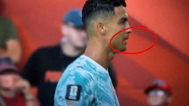 Cristiano Ronaldo'nun Dünya Kupası maçında penaltı vuruşu yaparken çekilmiş bir fotoğrafı.