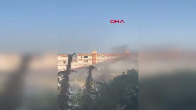 Beylikdüzü'nde okul çatısında çıkan yangına itfaiye ekiplerinin müdahalesi