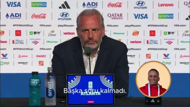 Sebastian Desabre basın toplantısı sırasında