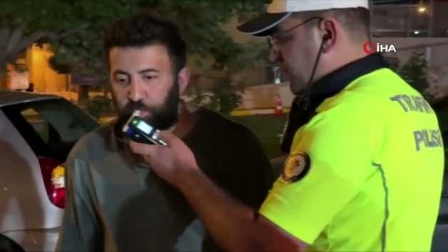 Bursa'da alkolmetreye üfleyen ve alkolsüz çıkan sürücünün sevinç anları.
