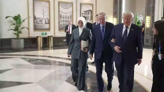 Beştepe'deki liderler yemeğinde Ahmet Kaya'nın "Kum gibi" şarkısı &ccedil;alındı!