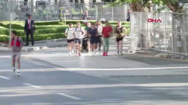 Bir saatte tam 7 kilometre koştu: Macron'un Ankara koşusunda dikkat &ccedil;eken detay! 