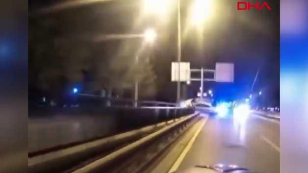 Bursa'da refüje çarparak takla atan otomobilin sürücüsü kurtarıldı.