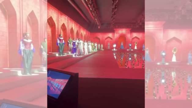 Emine Erdoğan'dan NATO Zirvesi'nde First Lady'lere defile s&uuml;rprizi