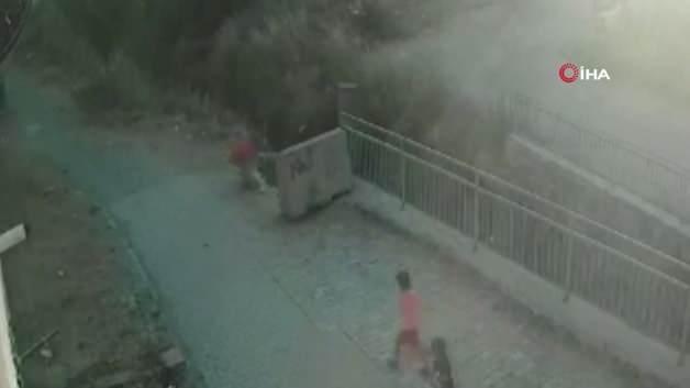 Arnavutköy'de su kanalına itilen otizmli çocuk Helin Naz'ın babasıyla hastanede çekilmiş bir fotoğrafı.